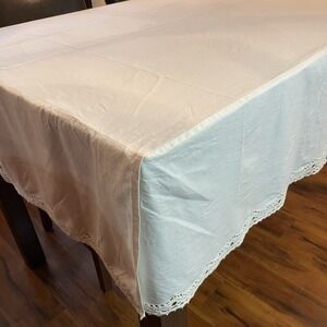 Live Comortably Bedskirt Full/Double Beige Crochet Lace 13" Drop Split Corners